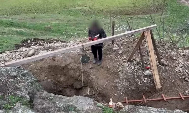 'Kanalizasyon' bahanesiyle izinsiz kazı yapan 4 defineciye suçüstü