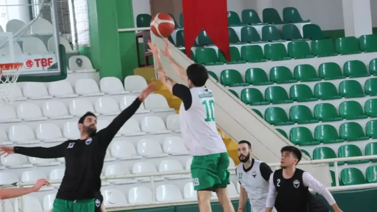 TB2L'deki gururumuz Kerasusspor, 18. haftada lider Akhisar Belediye'ye konuk oluyor.