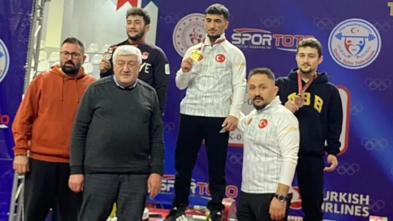 Giresunlu halter sporcusu Muammer Kurt, önemli bir başarıya imza attı