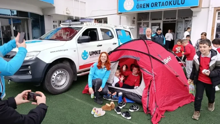 Eynesil’de “Sağlıklı Çocuk, Sağlıklı Gelecek” Programı Düzenlendi Eynesil ilçesinde öğrencilere sağlık bilinci kazandırmak amacıyla “Sağlıklı Çocuk, Sağlıklı
