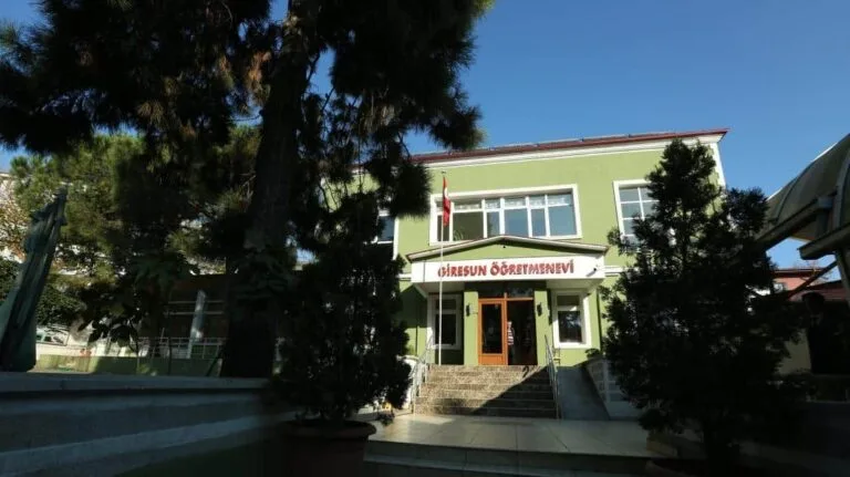 Hürriyetçi Eğitim-Sen Şube Başkanı Tekin Akdağ, Giresun’un mevcut öğretmenevi binasının