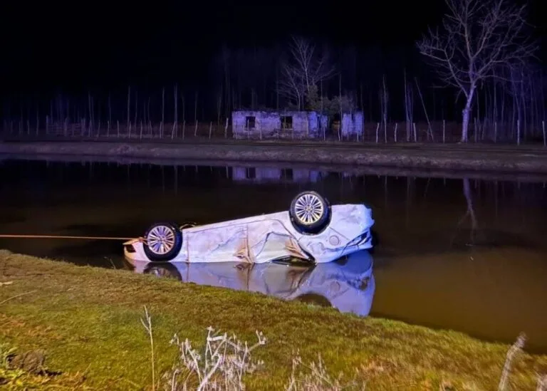 Samsun'un Terme ilçesinde bir otomobilin su kanalına düşmesi sonucu sürücü
