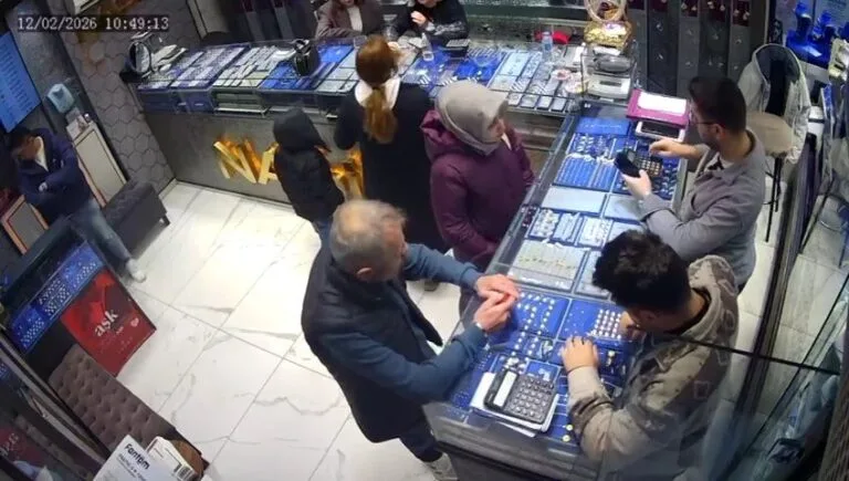 Sahte altını bozdurmak isteyen şüpheliye suçüstü!