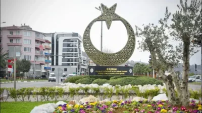 Giresun'da 'Ay yıldızlı anıt'a milli ve manevi dokunuş