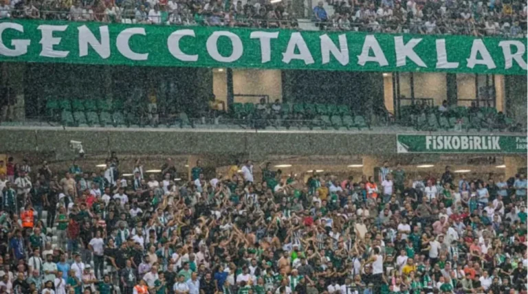 Giresunspor taraftar grubu Genç Çotanaklar, mevcut yönetimin ve Başkan Emin