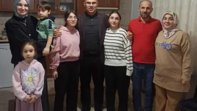 Gerçekleştirilen ziyarette, Vali Koç ve eşi iftar sevincini Kara ailesiyle