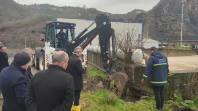 Çavuşlu Beldesi’ndeki çöp tesisinde yapılan denetimlerde zehirli atık suların dereye