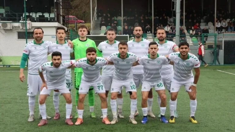 Batlamaspor Evinde Arsin’e Takıldı BAL Ligi 3. Grup’ta Play-Off mücadelesi veren Batlamaspor, sahasında konuk