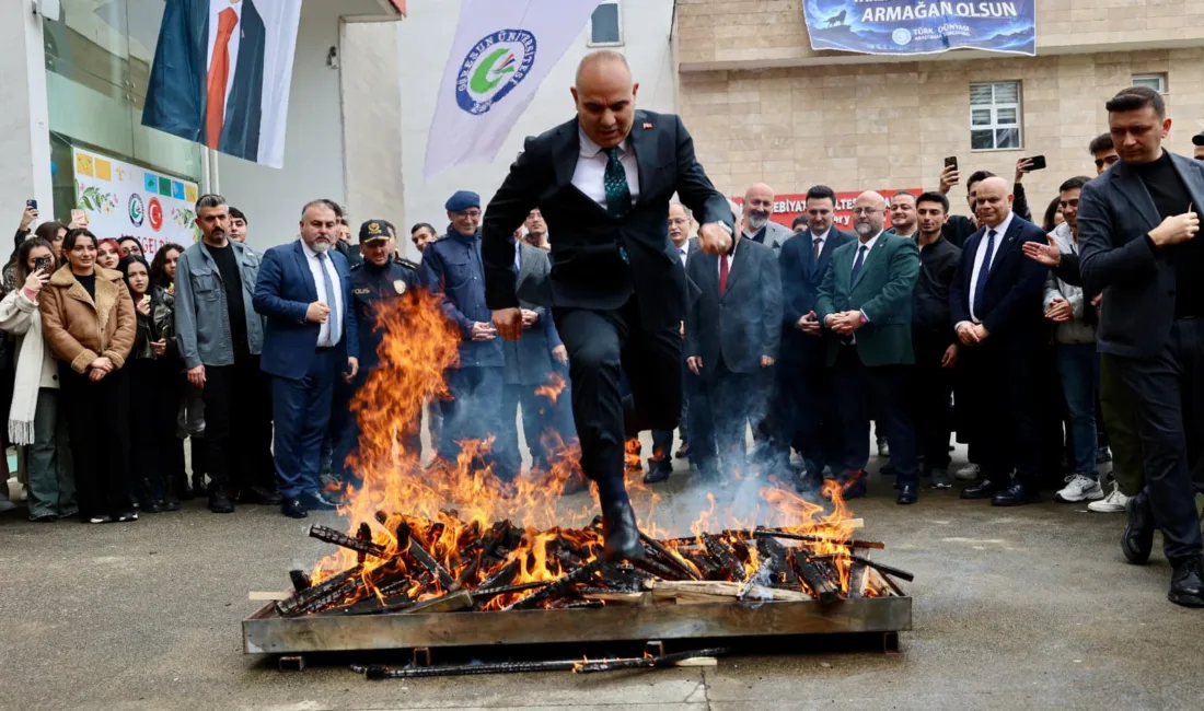 Giresun Üniversitesi Güre Yerleşkesi’nde düzenlenen Nevruz Bayramı programı, yoğun katılımla