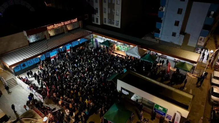 Kocaeli’nde Giresunluları Buluşturan Büyük Ramazan Programı Kocaeli’de faaliyet gösteren Yağlıdereliler Derneği tarafından düzenlenen Ramazan etkinliği, gurbetçi