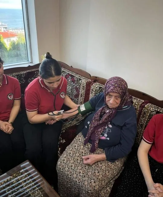 Giresun Atatürk Mesleki ve Teknik Anadolu Lisesi öğrencileri, sosyal sorumluluk