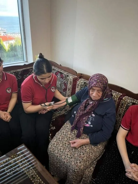 Giresun Huzurevi Ziyaretinde Öğrencilerden Anlamlı Buluşma