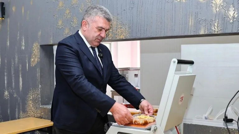 Bulancak Belediyesi Ramazan boyunca 35 bin öğün iftar ve sahurluk dağıtımı yaptı Bulancak Belediyesi, Ramazan ayı süresince ihtiyaç sahipleri ve nöbetçi kamu