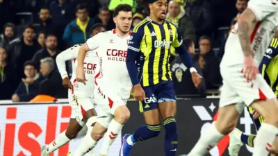 Süper Lig’de nefes kesen bir mücadeleye sahne olan Fenerbahçe –