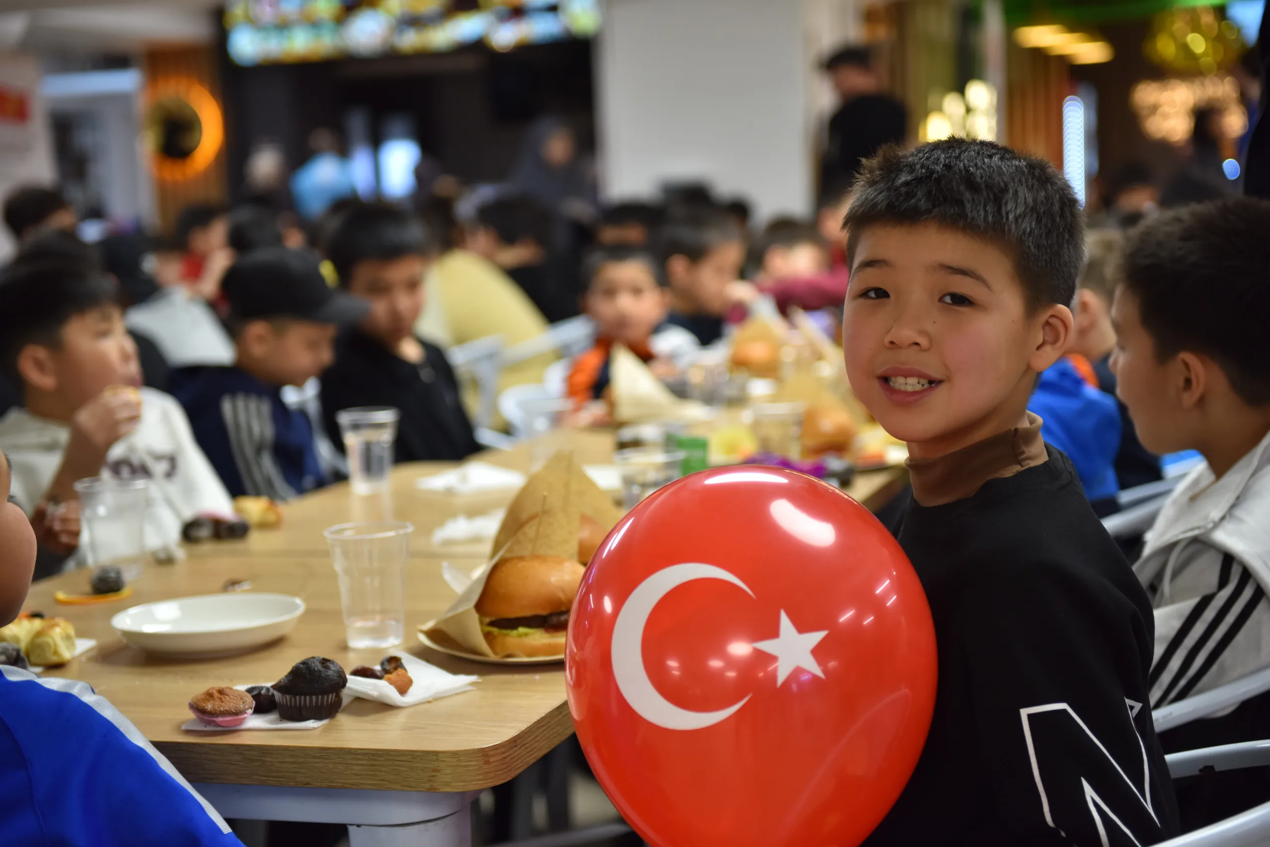 Türkiye Diyanet Vakfı (TDV), “Unutursan Yetim Kalır” projesi kapsamında yurt