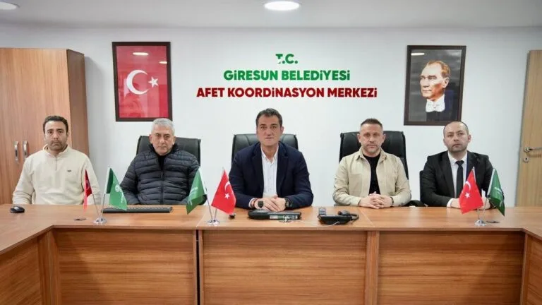 Giresun Belediye Başkanı Fuat Köse, ilgili birim yetkilileriyle bir araya