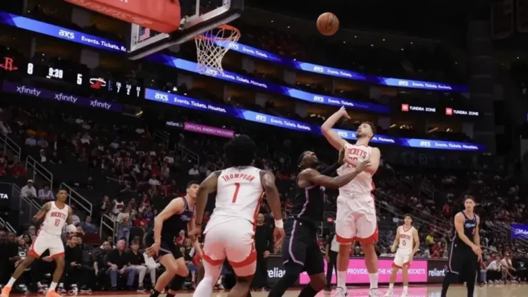 Alperen Şengün, Houston Rockets’ın Miami Heat’i 123-122 mağlup ettiği mücadelede