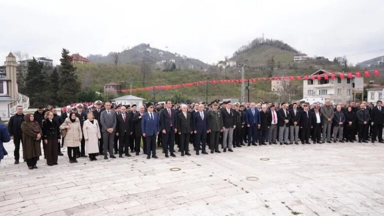 Çanakkale Deniz Zaferi’nin 111. yıl dönümü, Giresun’da düzenlenen törenlerle anıldı.