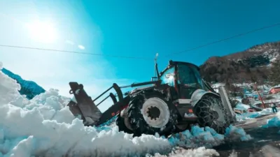 Giresun’da etkili olan kar yağışı sonrası kapanan köy yollarının ulaşıma