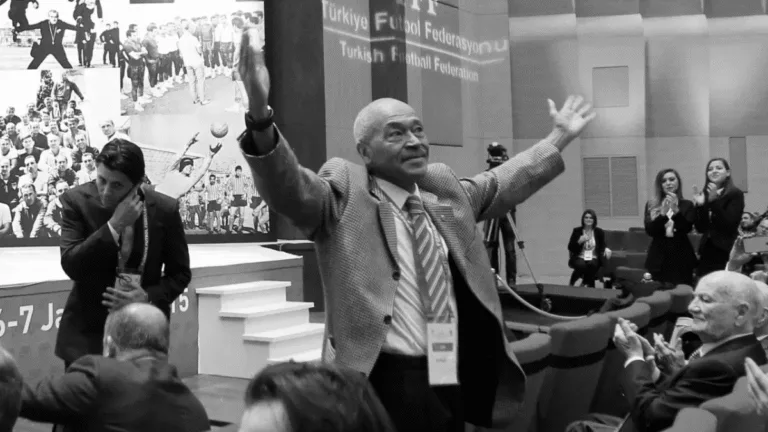 Türkiye Futbol Federasyonu (TFF), A Milli Takım eski antrenörlerinden ve