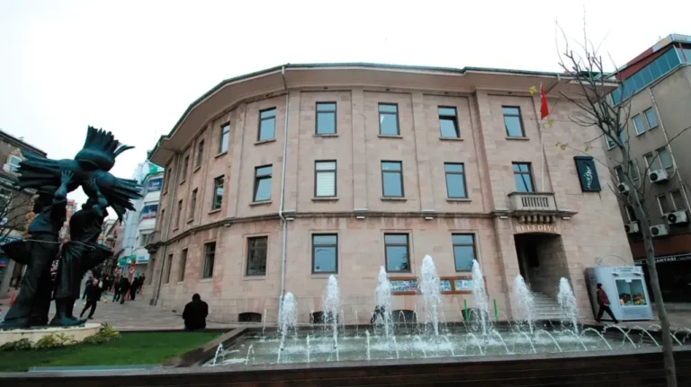 Giresun’da bayramlaşma töreni Atatürk Meydanı’nda gerçekleştirilecek. Belediye tarafından yapılan açıklamada,