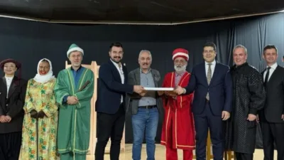 Piraziz’de kültür ve sanat etkinlikleri kapsamında sahnelenen “Kavuklu Yapay Zekâya