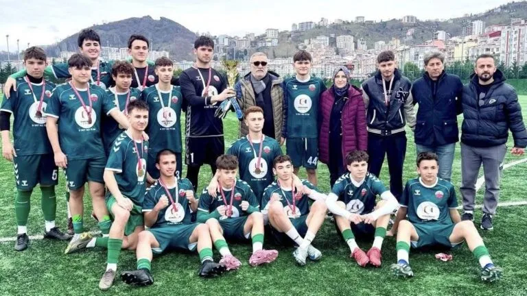 Giresun’da düzenlenen Okul Sporları Futbol Gençler Kız-Erkek İl Birinciliği müsabakaları,