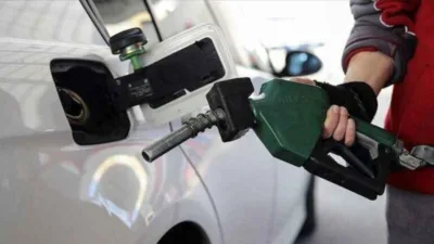 Küresel petrol krizinin etkisiyle motorin fiyatlarına bu gece itibarıyla 5