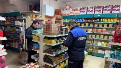 Tirebolu Belediyesi Zabıta Amirliği ekipleri, ilçe genelindeki marketlerde gıda, hijyen,