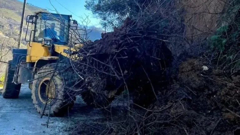 Giresun’da meydana gelen heyelanlar nedeniyle kapanan köy yolları, Giresun İl