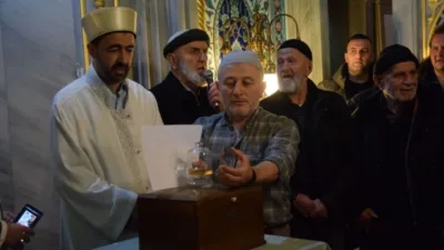 Giresun’da Kadir Gecesi dolayısıyla ziyarete açılan Sakal-ı Şerif, vatandaşlardan yoğun