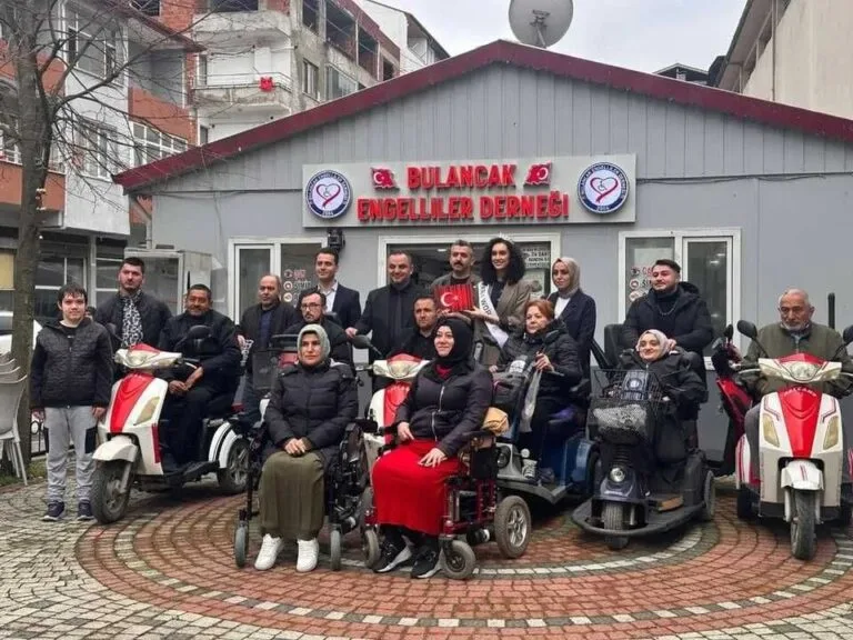 Türkiye Güzeli Sıla Saraydemir, Giresun’daki ziyaretleri kapsamında Bulancak Engelliler Derneği’ni