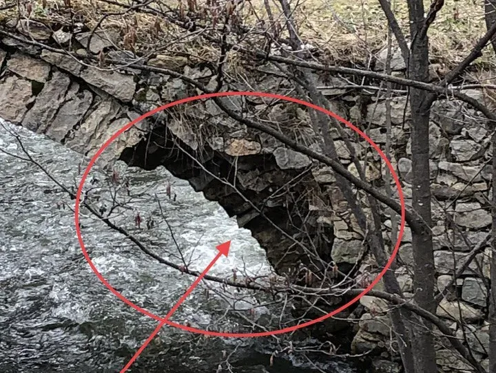 Giresun Kümbet Uzundere Yolu’ndaki Tarihi Köprü Alarm Veriyor