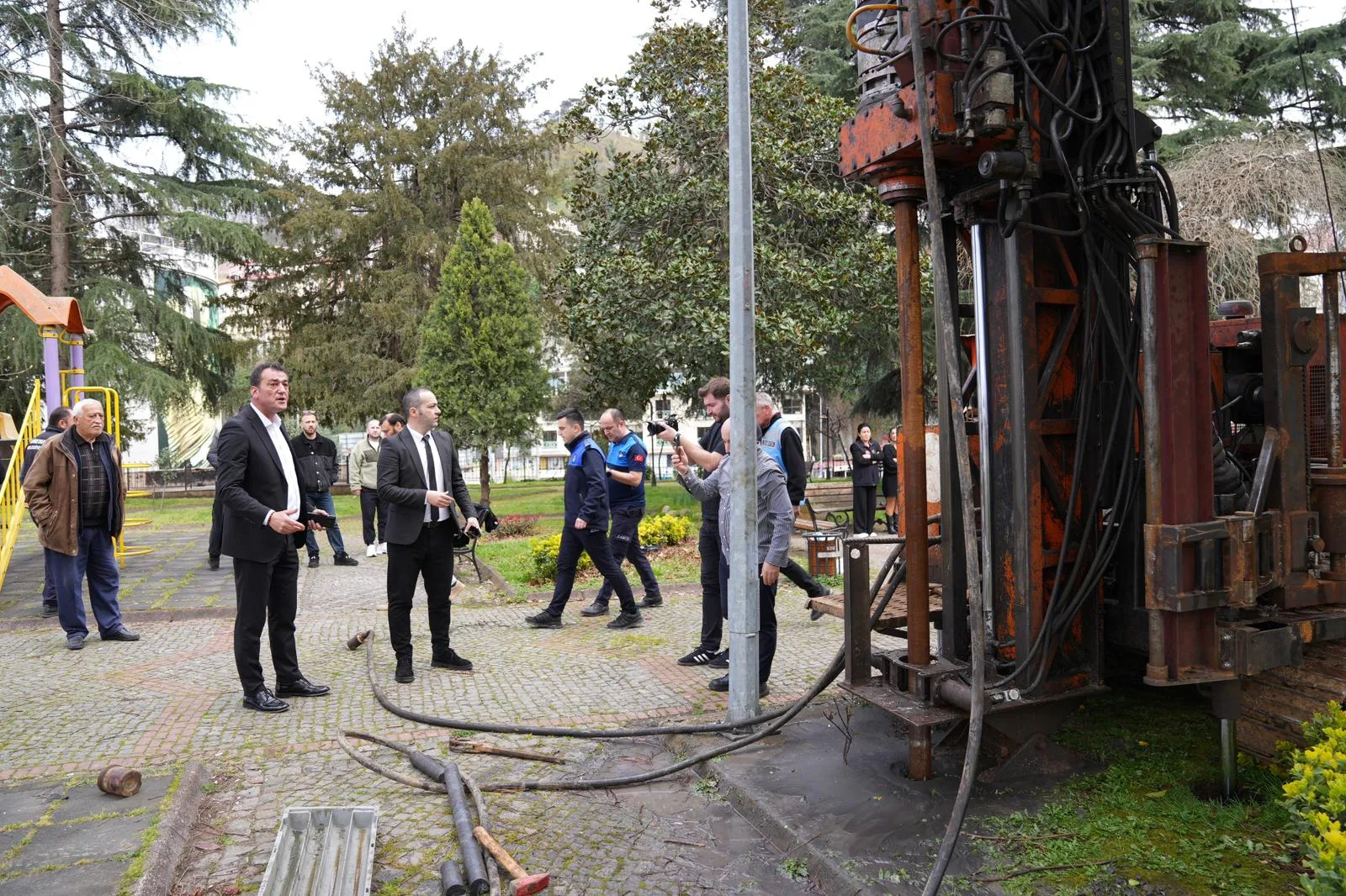 Giresun Taşbaşı Parkı’nda Kaçak Sondaj Girişimi Giresun Taşbaşı Parkı’nda Kaçak Sondaj Girişimi