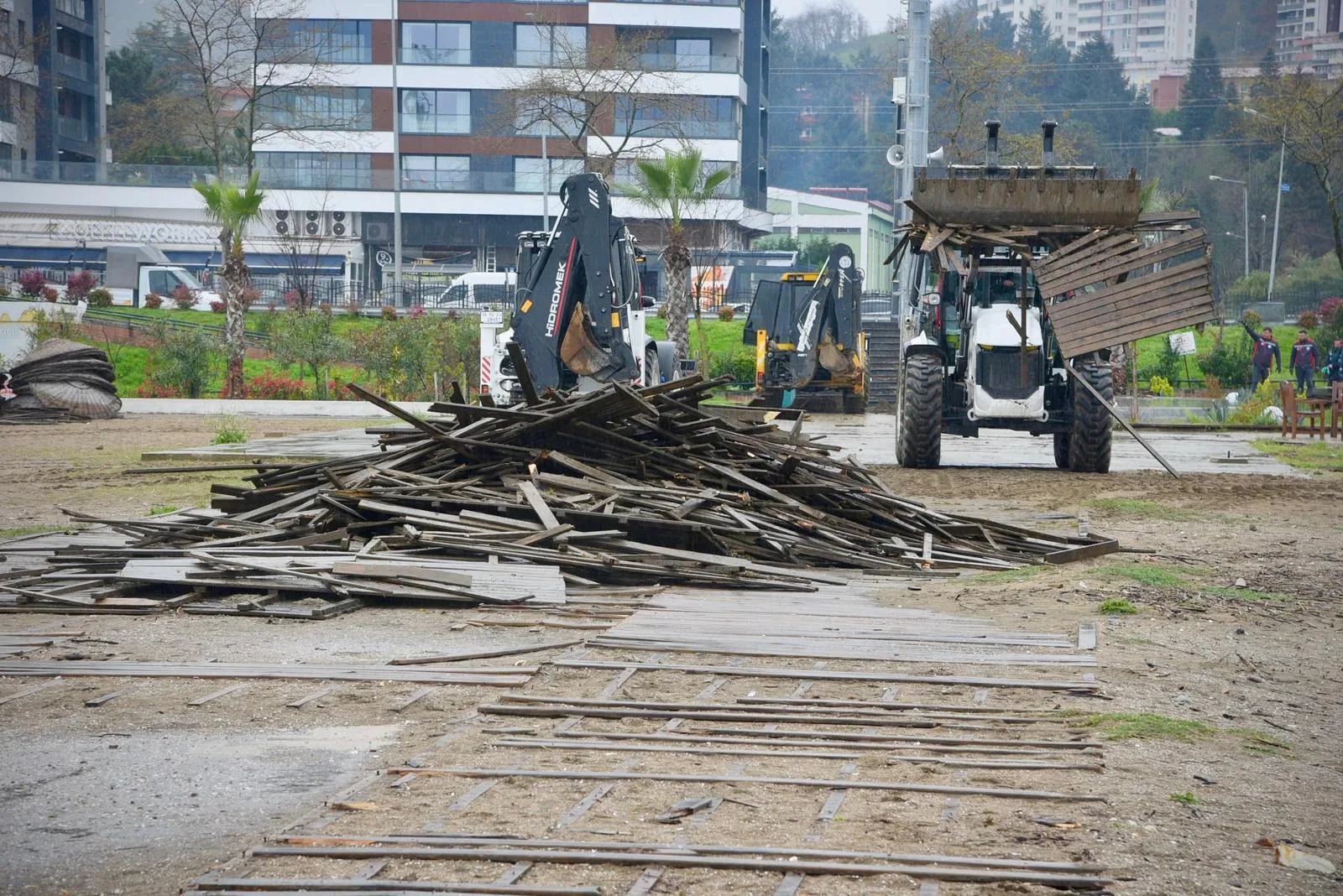 Giresun’da Plajlar Bölgesi Yenileniyor: Ahşap Yolların Yerine Taş Peyzaj Geliyor Giresun’da Plajlar Bölgesi Yenileniyor: Ahşap Yolların Yerine Taş Peyzaj Geliyor