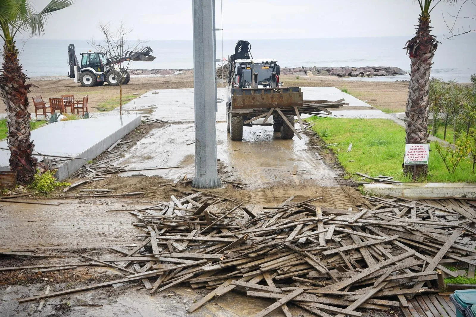 Giresun’da Plajlar Bölgesi Yenileniyor: Ahşap Yolların Yerine Taş Peyzaj Geliyor Giresun’da Plajlar Bölgesi Yenileniyor: Ahşap Yolların Yerine Taş Peyzaj Geliyor