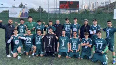 Trabzon’da düzenlenen Bölge Birinciliği müsabakalarında Giresun Spor Lisesi Erkek Futbol