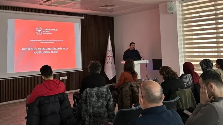 Giresun’da Aile Hekimlerine Kalp Sağlığı Eğitimi Giresun İl Sağlık Müdürlüğü, birinci basamak sağlık hizmetlerini güçlendirmeye yönelik