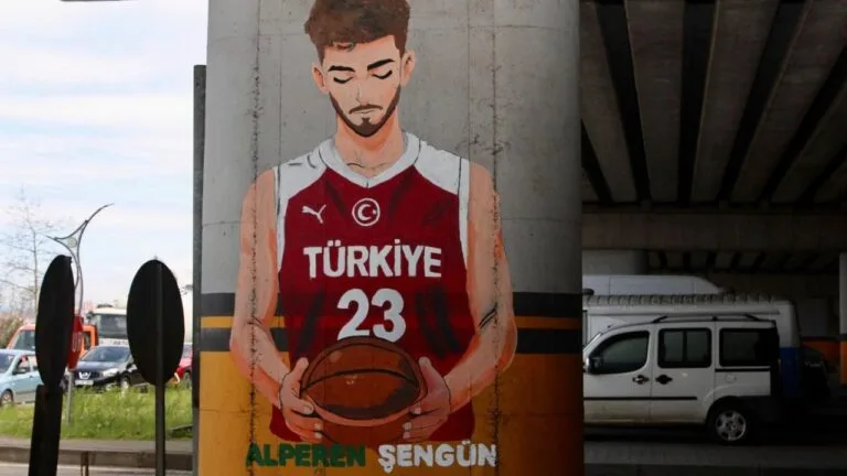 Giresun Belediyesi, kent estetiğini güçlendirmeye yönelik çalışmalarına terminal kavşağındaki viyadük