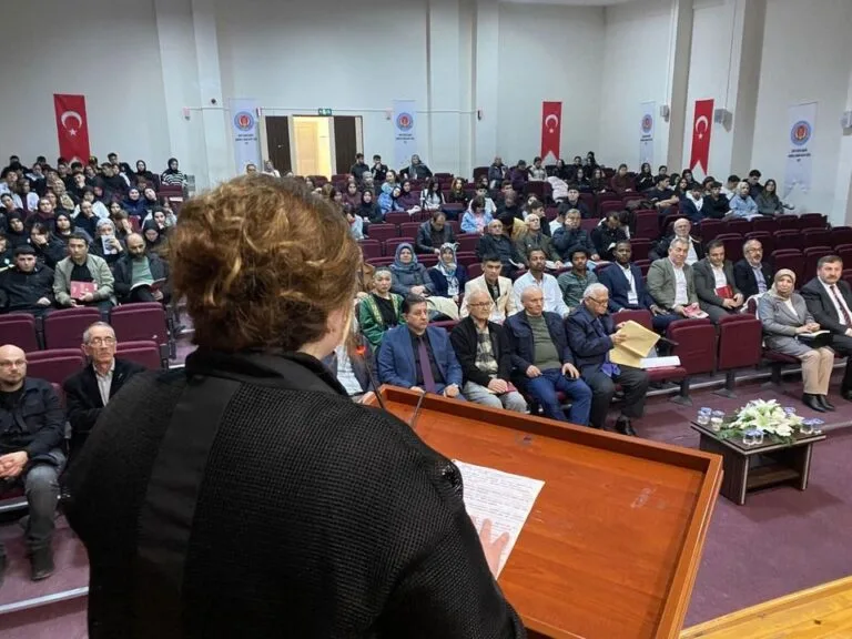 Espiye’de Tarih Yolculuğu: “Tarihten Yansımalar” Paneli Gerçekleştirildi Espiye’de “Espiye ve Yağlıdere Tarihinden Yansımalar” adlı panel düzenlendi.