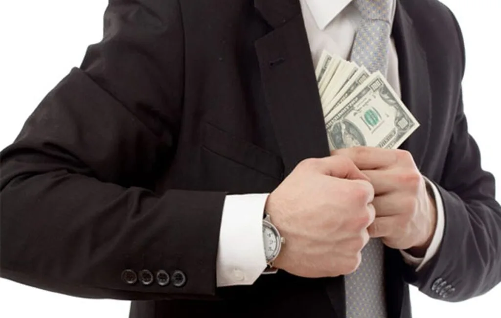 Giresun Dereli’de Memur Hakkında Zimmet İddiası: KOM Ve MASAK Dosyaya Girdi Giresun’un Dereli ilçesinde gündeme gelen zimmet iddiası, kentte geniş yankı