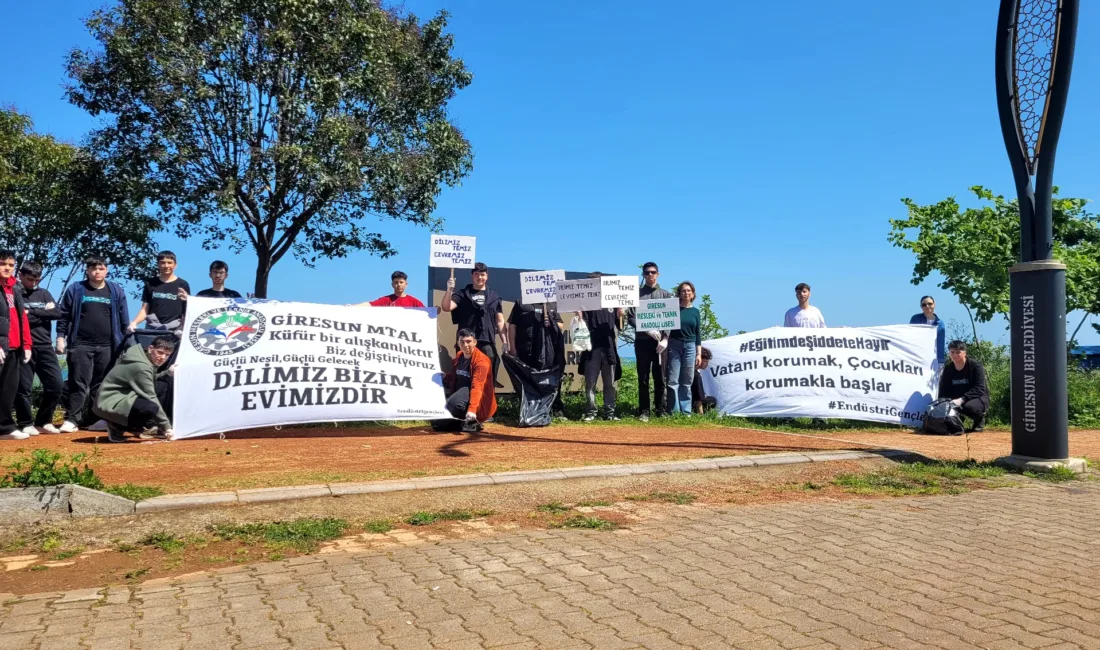 Giresun Mesleki ve Teknik Anadolu Lisesi öğrencileri, çevre temizliği ve