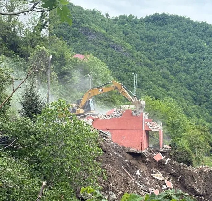 Giresun’da şiddetli yağışların ardından kırsal bölgelerde meydana gelen heyelanlara müdahale