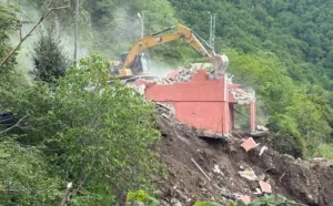 Giresun’da şiddetli yağışların ardından kırsal bölgelerde meydana gelen heyelanlara müdahale