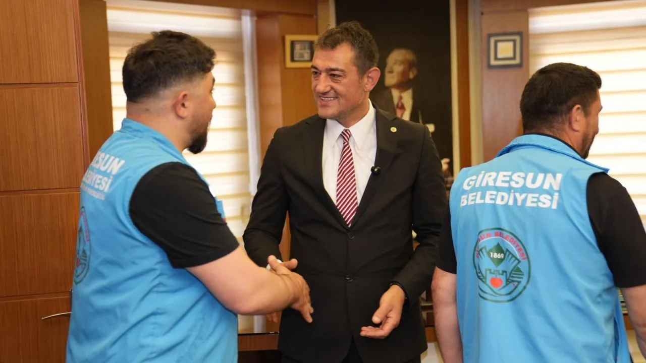 Giresun Belediyesi’nde Bayramlaşma Yoğun Katılımla Gerçekleşti Giresun Belediyesi’nde Bayramlaşma Yoğun Katılımla Gerçekleşti