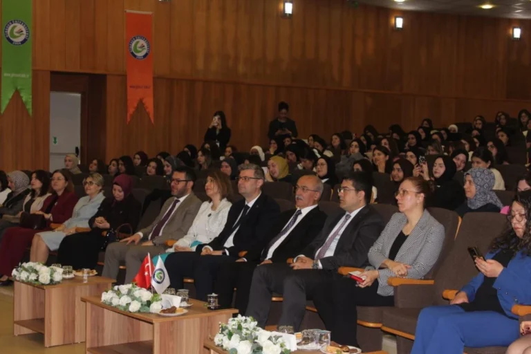 Giresun Üniversitesi tarafından düzenlenen “5 Mayıs Dünya Ebeler Günü Etkinliği”
