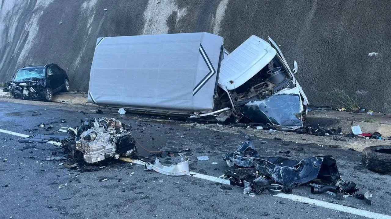 Giresun’un Ülper köyü mevkiinde sabah saatlerinde iki aracın karıştığı trafik