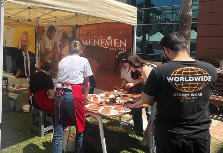 Menemen'de çömlek rüzgarı bu kez Bakırçay Üniversitesi'nde esiyor.