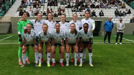 Sanayispor Direndi Fenerbahçe Şampiyonluk Sevincini Giresun’da Yaşadı Turkcell Kadınlar Süper Ligi’nde şampiyonluk heyecanı Giresun’da sonuçlandı. Giresun Sanayispor’u