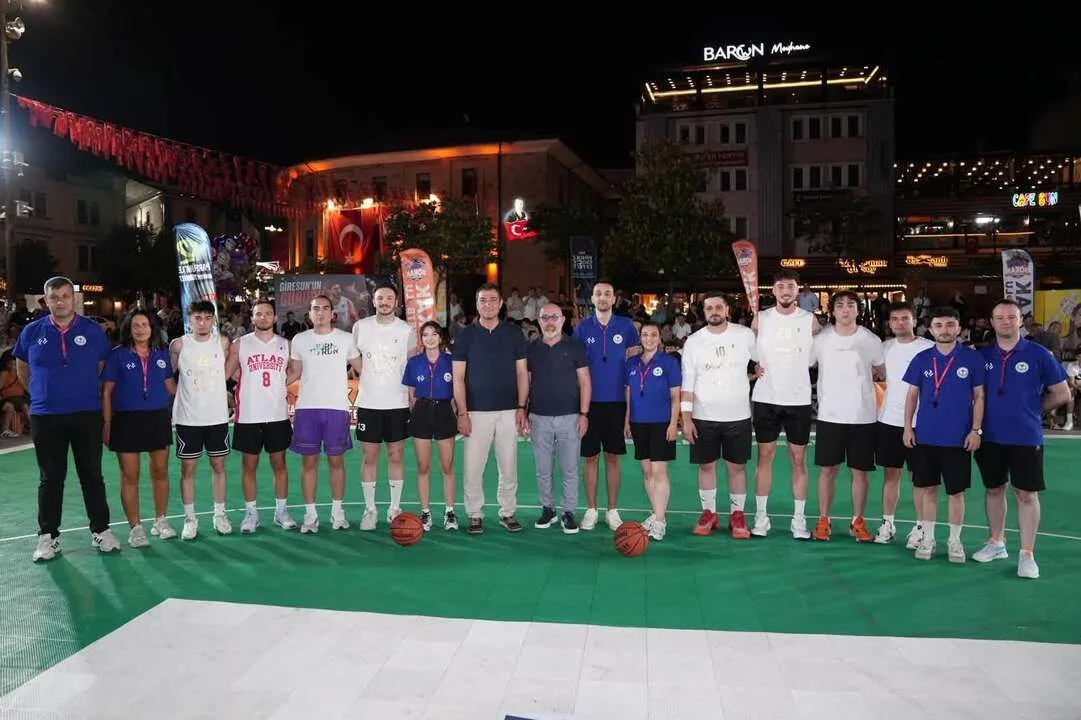 Giresun Atatürk Meydanı'nda Basketbol Şöleni Başladı Giresun Atatürk Meydanı'nda Basketbol Şöleni Başladı